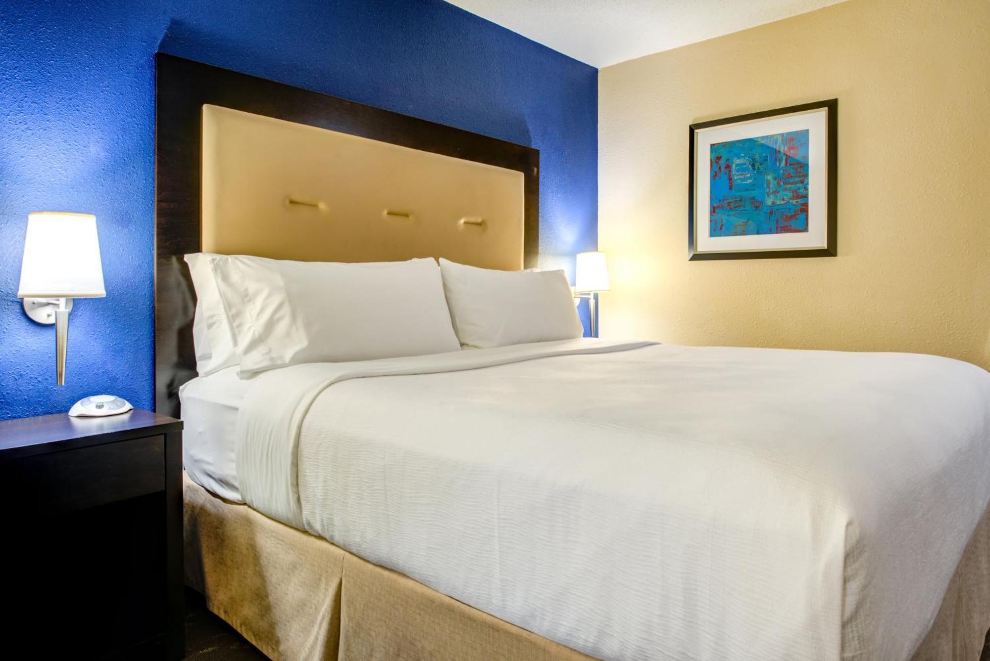 Premium King Room Courtyard View